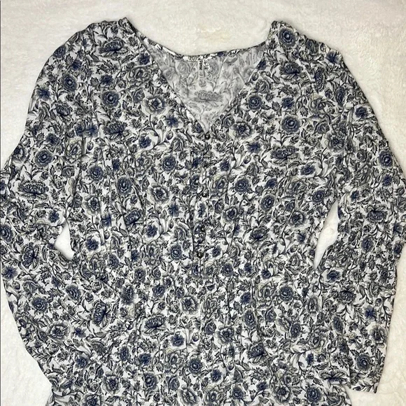 Mudd Floral Bell-Sleeve Romper Size L - Picture 4 of 8